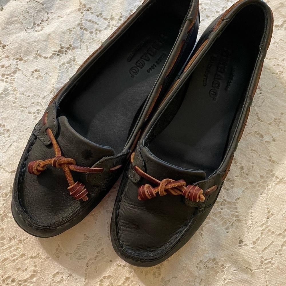 Sebago Tie Leather Boat Shoes Navy blue in color size 6.5​​​​​​​​​​